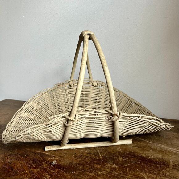 Vintage Painted Gathering Basket | Vintage Herb Flower Garden Basket Cottagecore - Picture 1 of 6